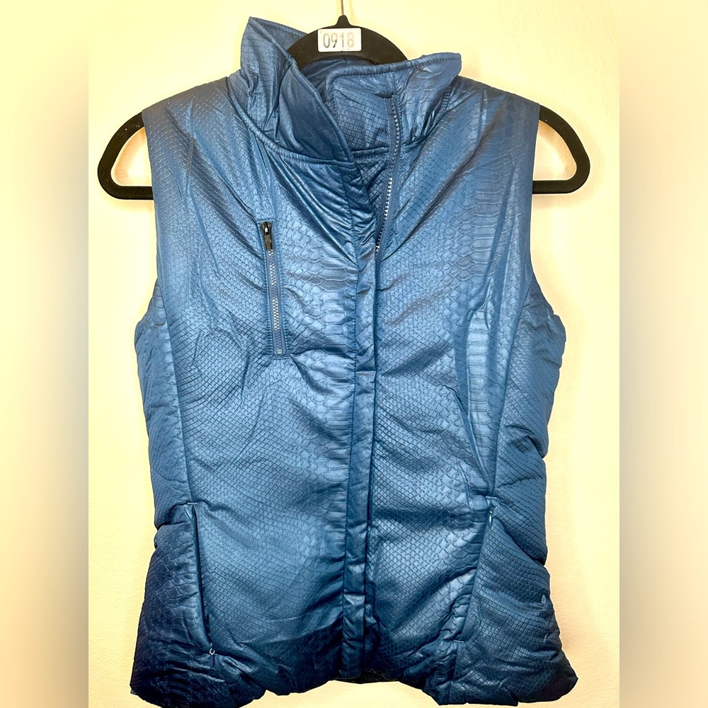 New with tag small  shape vest.